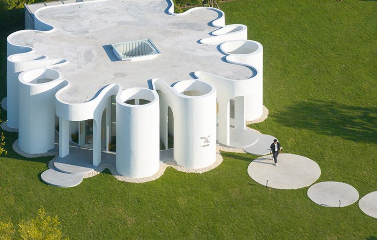 The Unknown Studio cafe is unfolded as a flower in Bangkok