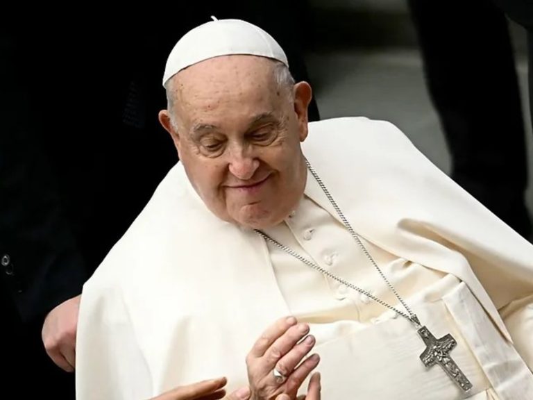 This Sunday will give a blessing from the window of the Gemelli Hospital, on its public reappearance
