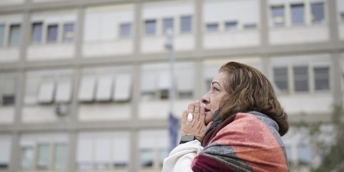 Pope Francis resting after early phases of kidney failure detected