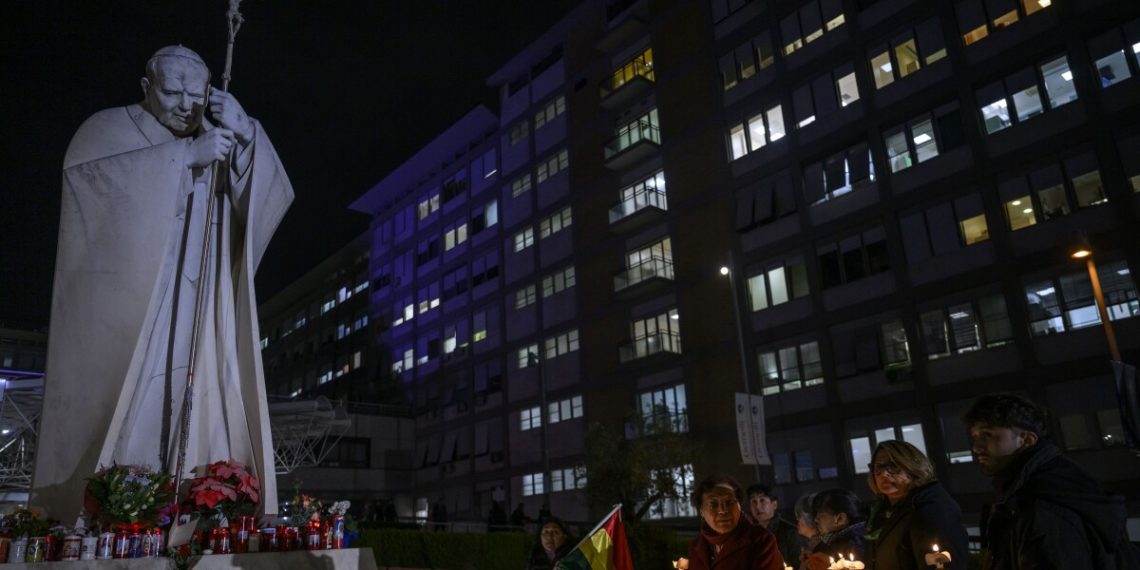 Pope Francis has pneumonia in each lungs, Vatican says