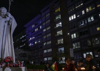 Pope Francis has pneumonia in each lungs, Vatican says