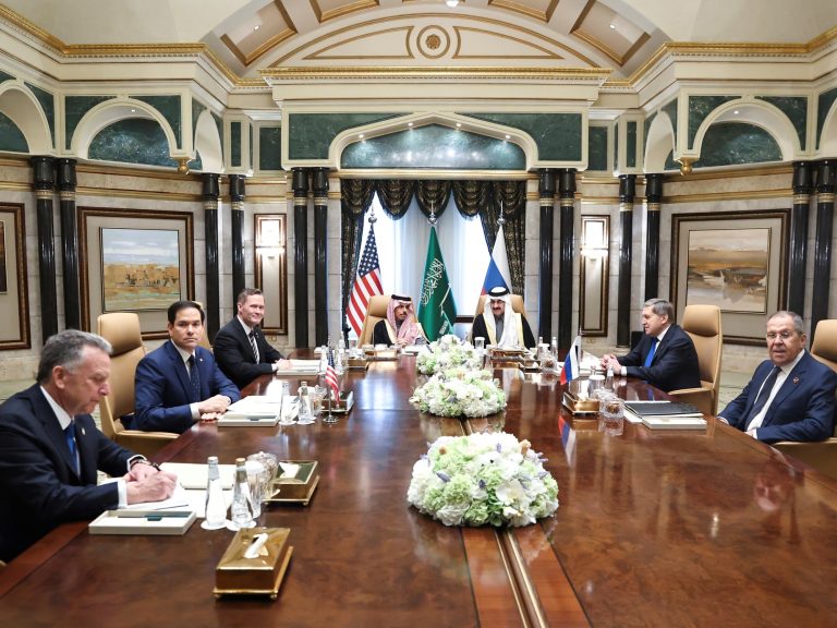 Historic method between the USA and Russia to form the top of the struggle, isolate Ukraine and Europe