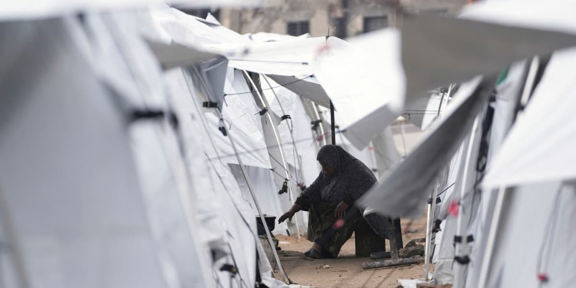 Israel dangers violating worldwide legislation by blocking support in Gaza, says Minter