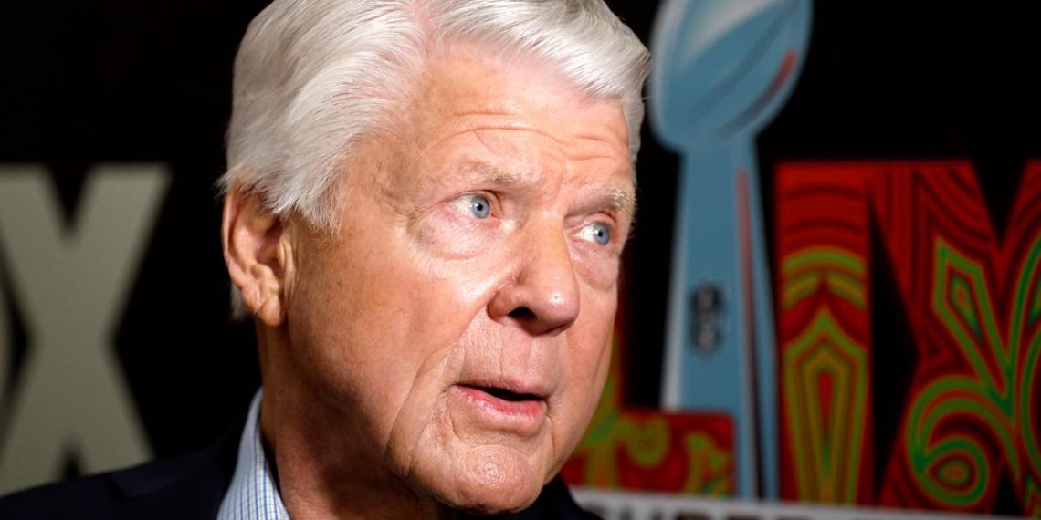 Coach Corridor of Fame, Jimmy Johnson, retired from broadcasting 31 years after he joined fox