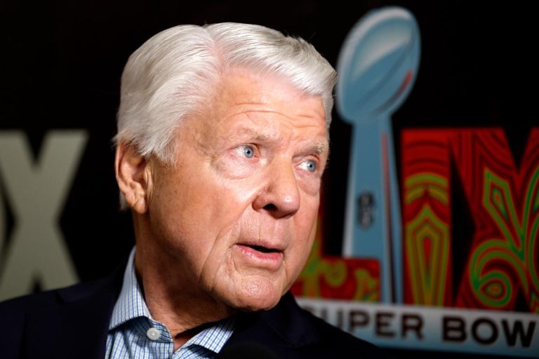 Coach Corridor of Fame, Jimmy Johnson, retired from broadcasting 31 years after he joined fox