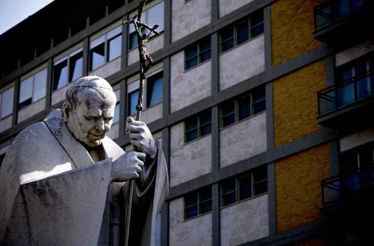 Pope is enhancing and more and more makes use of much less high-flow oxygen