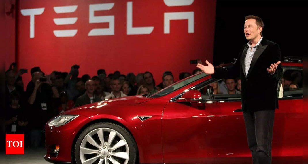 Elon Musk to Tesla workers: “There are rocky moments, stormy climate, however I am right here to let you know that the long run is …”