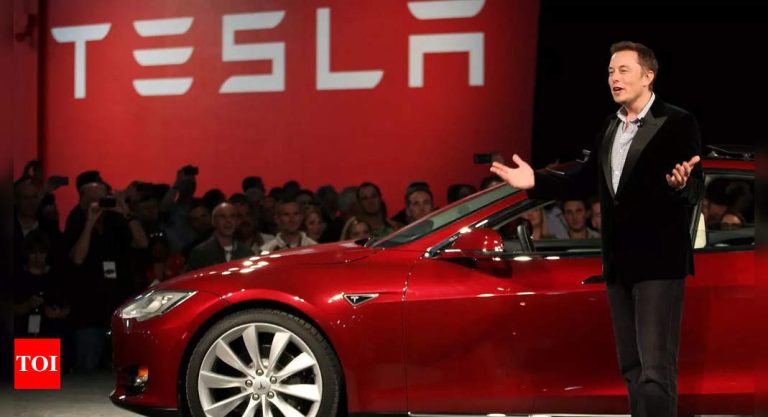 Elon Musk to Tesla workers: “There are rocky moments, stormy climate, however I am right here to let you know that the long run is …”