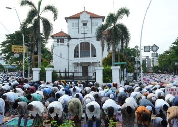 Declining Eid journey and spending dampen vacation spirit as hovering costs hit Indonesia