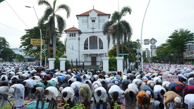 Declining Eid journey and spending dampen vacation spirit as hovering costs hit Indonesia