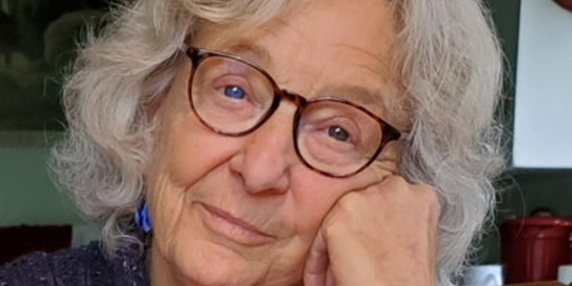 Develop meals and provides it away