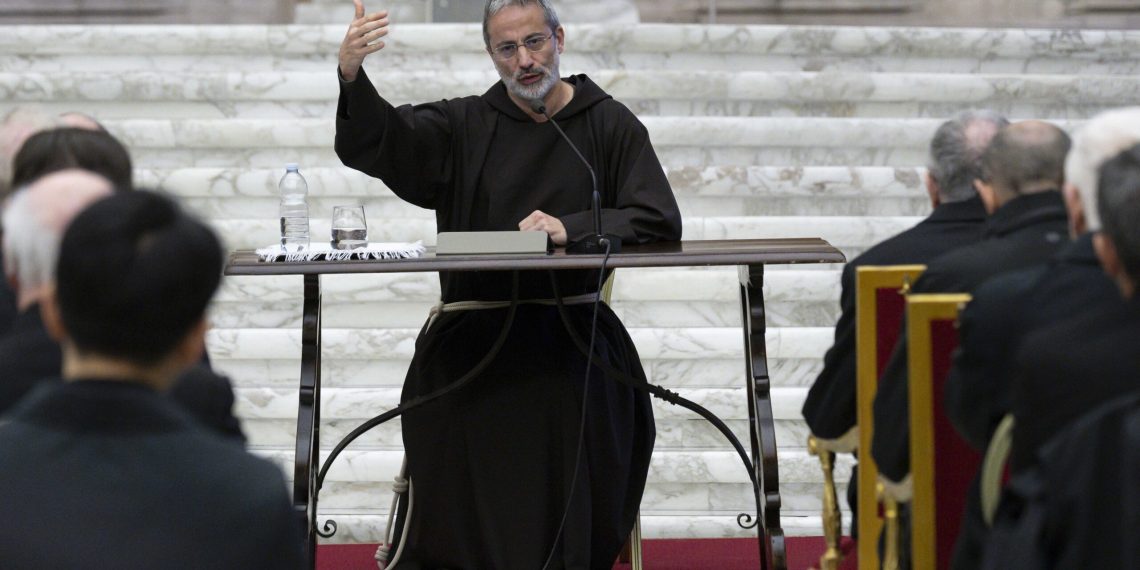 Papal preacher: Measure your life by Christ, not social media likes