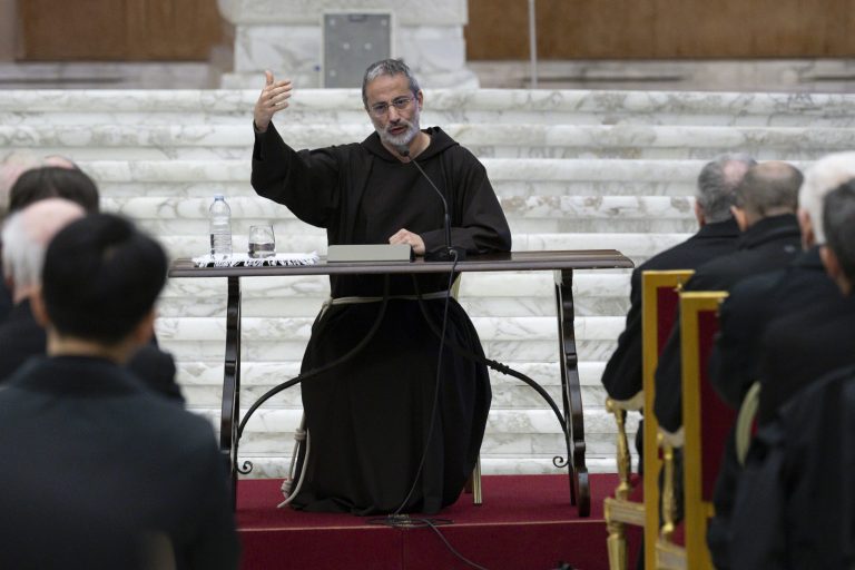 Papal preacher: Measure your life by Christ, not social media likes