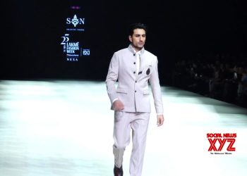 Ibrahim Ali Khan turns showstopper for S&N on the Lakme Trend Week