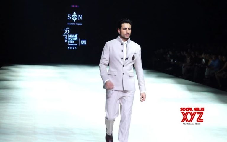 Ibrahim Ali Khan turns showstopper for S&N on the Lakme Trend Week