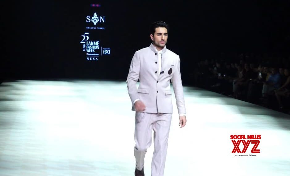 Ibrahim Ali Khan turns showstopper for S&N on the Lakme Trend Week