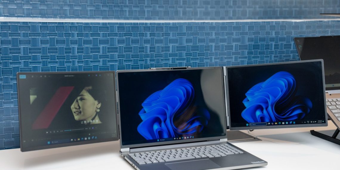 The Lapte Lapy idea idea contains a number of displays and an emoji pal