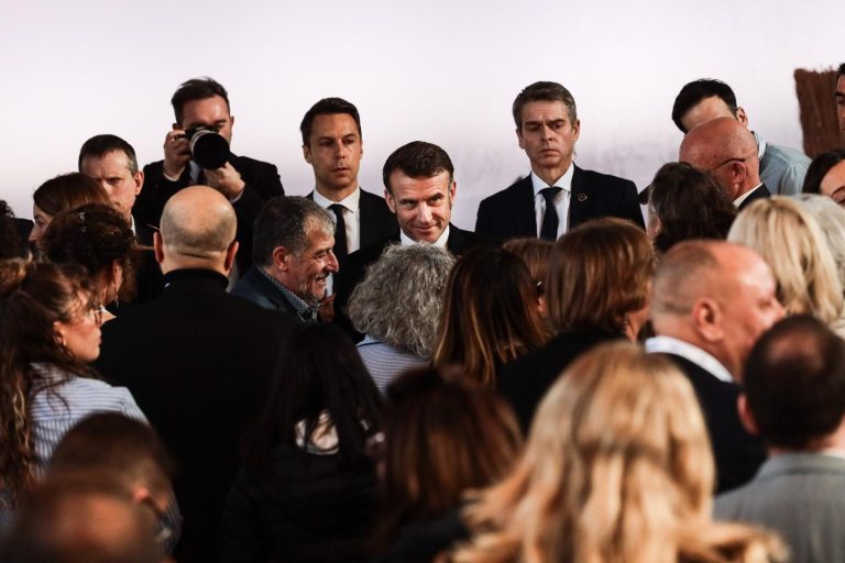 Macron makes use of the worldwide scenario to return to the political highlight in France