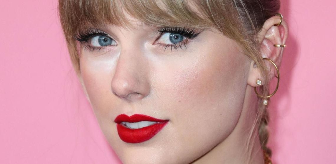 Why Taylor Swift Followers Assume She’s Recovering From Plastic Surgical procedure