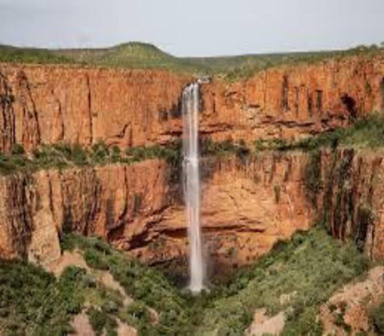 Why worldwide vacationers and locals ought to rethink their journey plans to Western Australia’s Kimberley forward of a tropical cyclone alert
