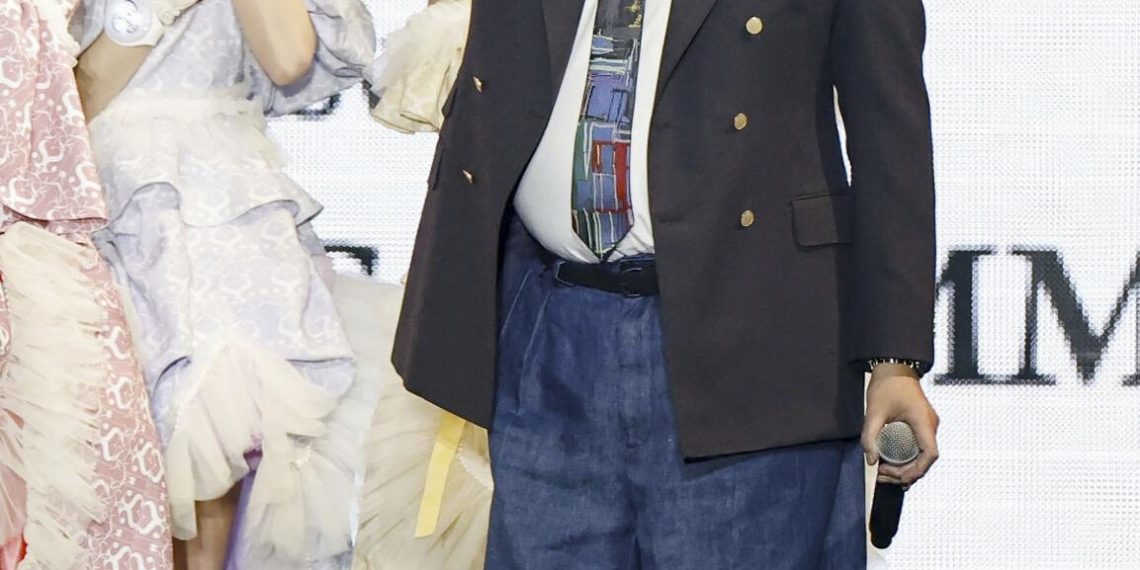 Japan's PM admits to being 'extraordinarily nervous' as he swaps performance for model at style present – The Killeen Every day Herald