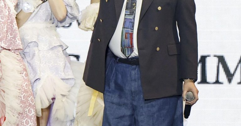 Japan's PM admits to being 'extraordinarily nervous' as he swaps performance for model at style present – The Killeen Every day Herald