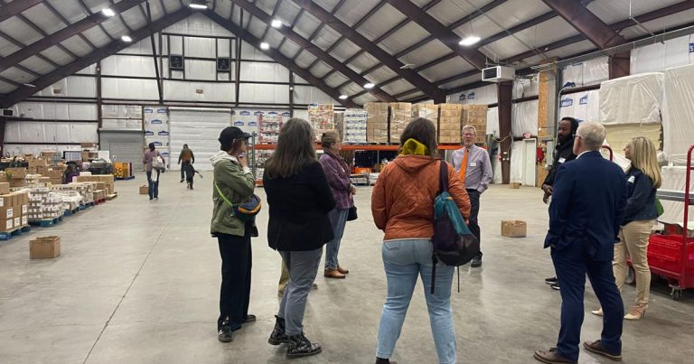 Meals hub opens doorways for farmers in addition to the hungry – The Mountaineer