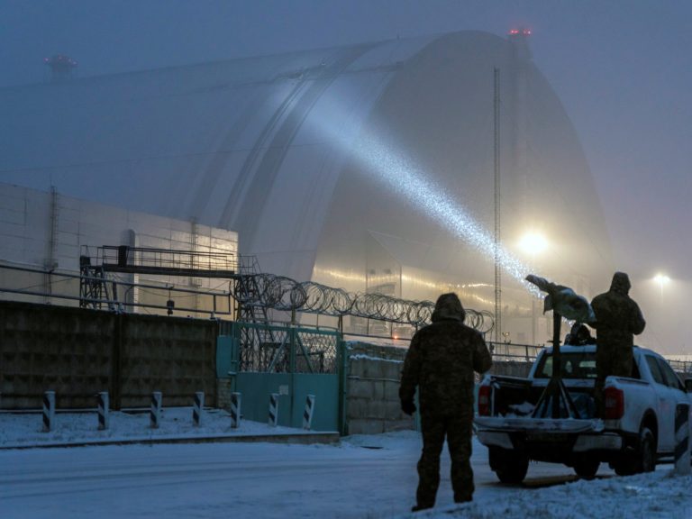 Pierced the protect of 40,000 tons of Chernobile like an affordable drone