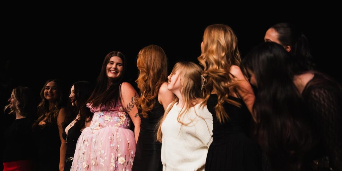 VIM style present provides a glance ‘Behind the Seams’