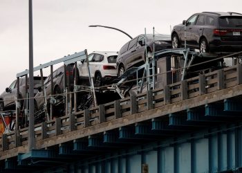 Donald Trump Applauders for a month charges for Mexico and Canada vehicles