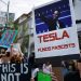 Protests in opposition to Musk’s cleansing of the US authorities Schwarm Tesla Showrooms