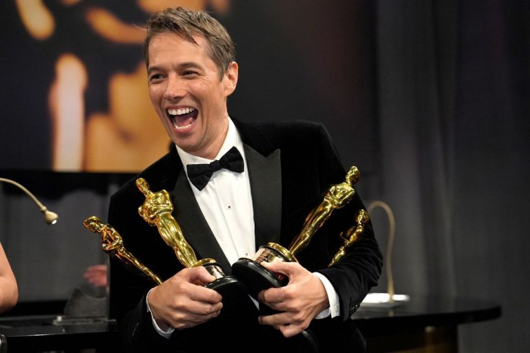 Oscar winners — and losers — snicker, drink and dance collectively at after-parties