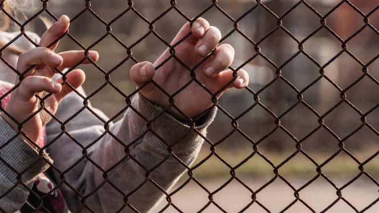 Youngsters’s psychological well being care missing in migrant detention facilities, research finds