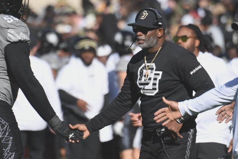 Colorado indicators the soccer coach de Sanders on the extension of the $ 54 million contract