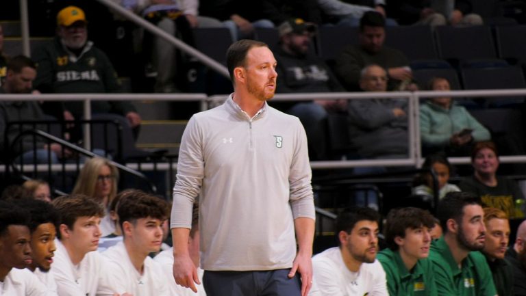 The male basketball in Siena got here out of the Mac event