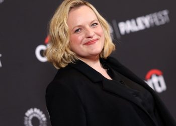 Elisabeth Moss reveals she welcomed first child final 12 months – NBC Connecticut