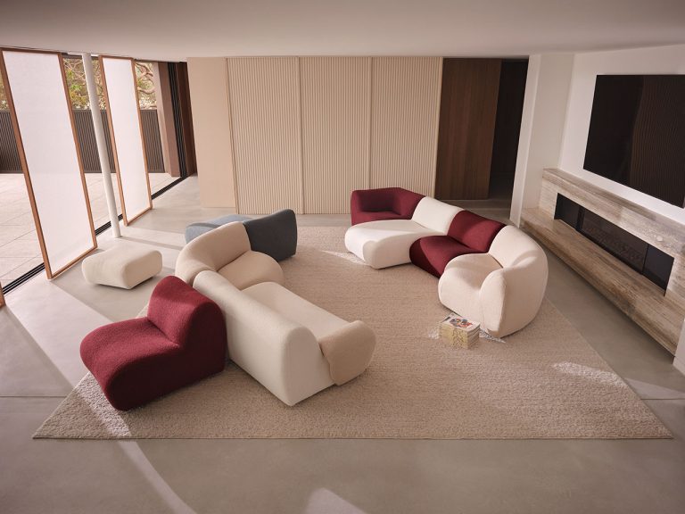 Cuddle curves are marrying with modularity within the 1977 King Dwelling couch in 1977