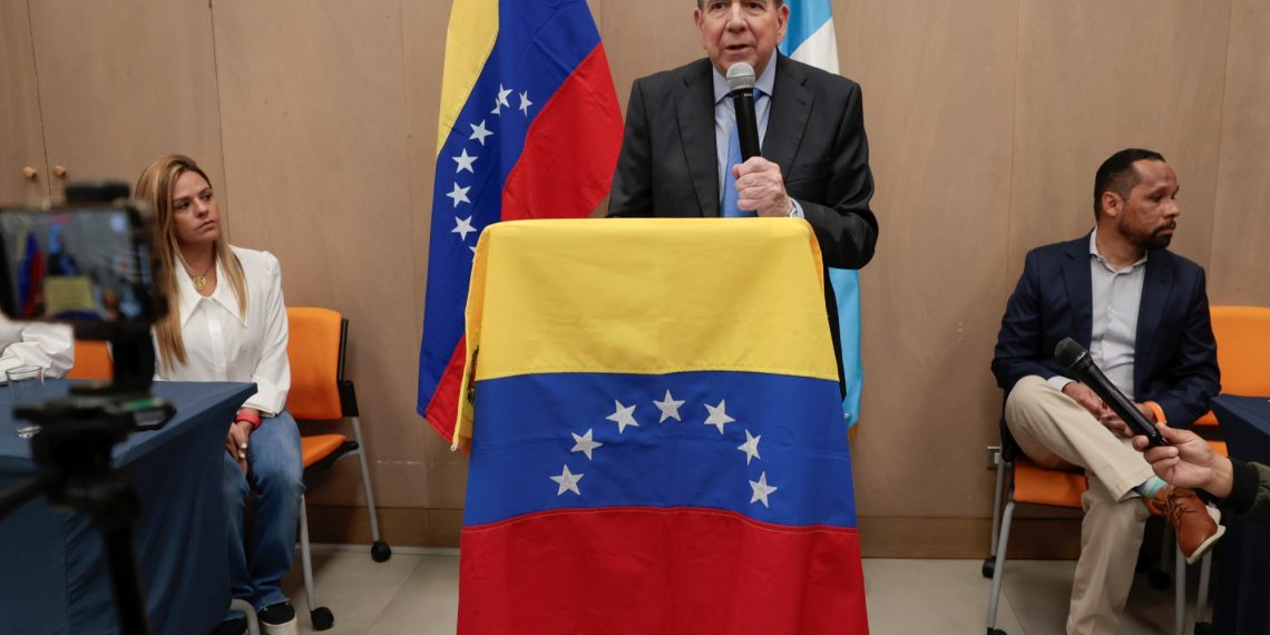 Opponent leaders suggest to denationalise the oil and fuel business of Venezuela