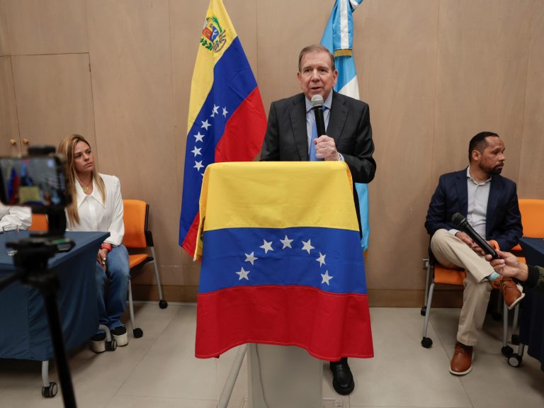 Opponent leaders suggest to denationalise the oil and fuel business of Venezuela
