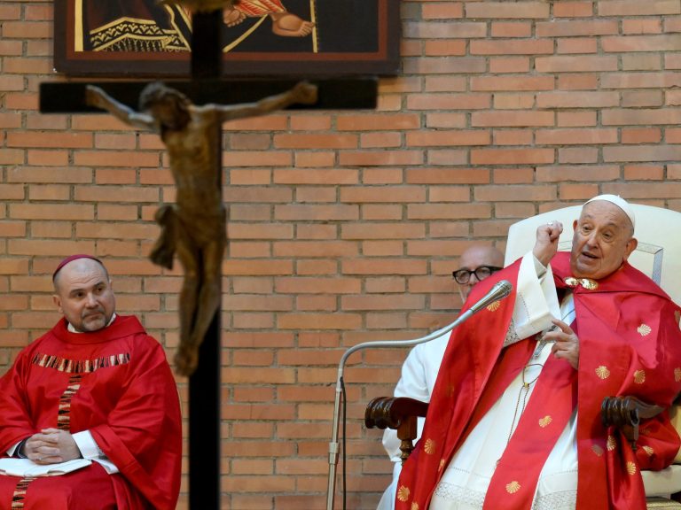 Pope Francis spent one other “quiet night time”, greeted and fulfilled his third insulation