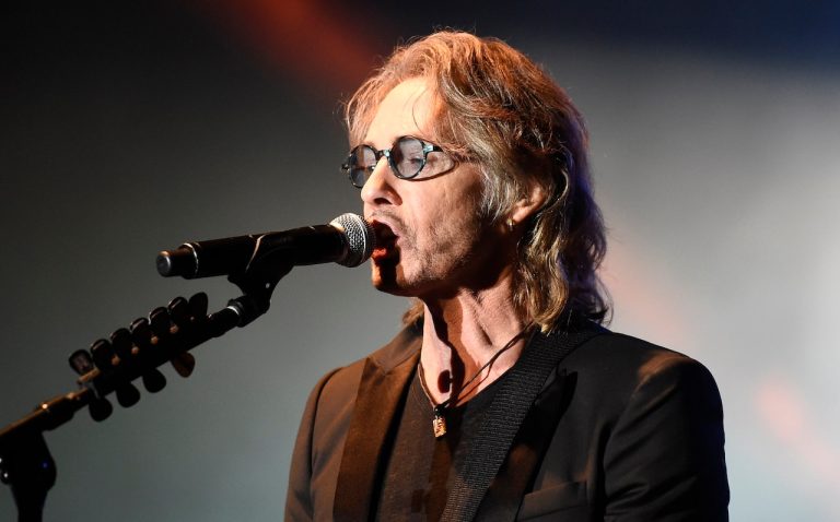 Rick Springfield learns he has mind harm from live performance fall: BUZZ