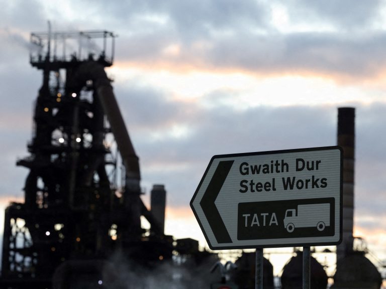Trump and aluminum Trump tariffs come into pressure and Europe reacts with taxes for $ 28.three billion
