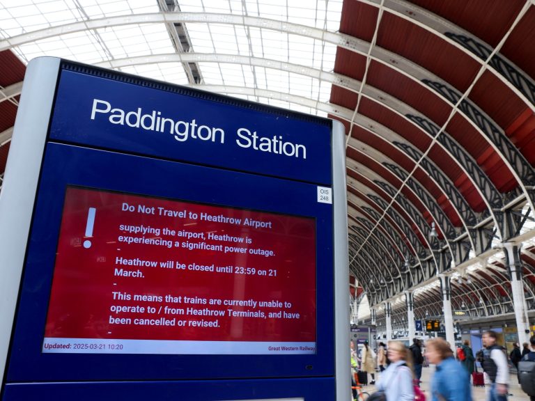 For a fireplace, Heathrow closes air visitors the biggest European airport worldwide