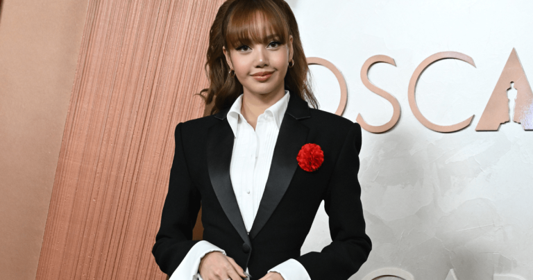 Blackpink’s Lisa Units New Pink Carpet Guidelines in Oscar Pictures