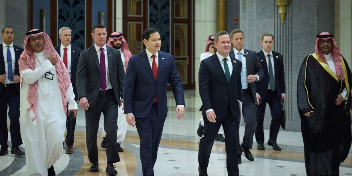 On the desk a important settlement for minerals and armistice of air and sea