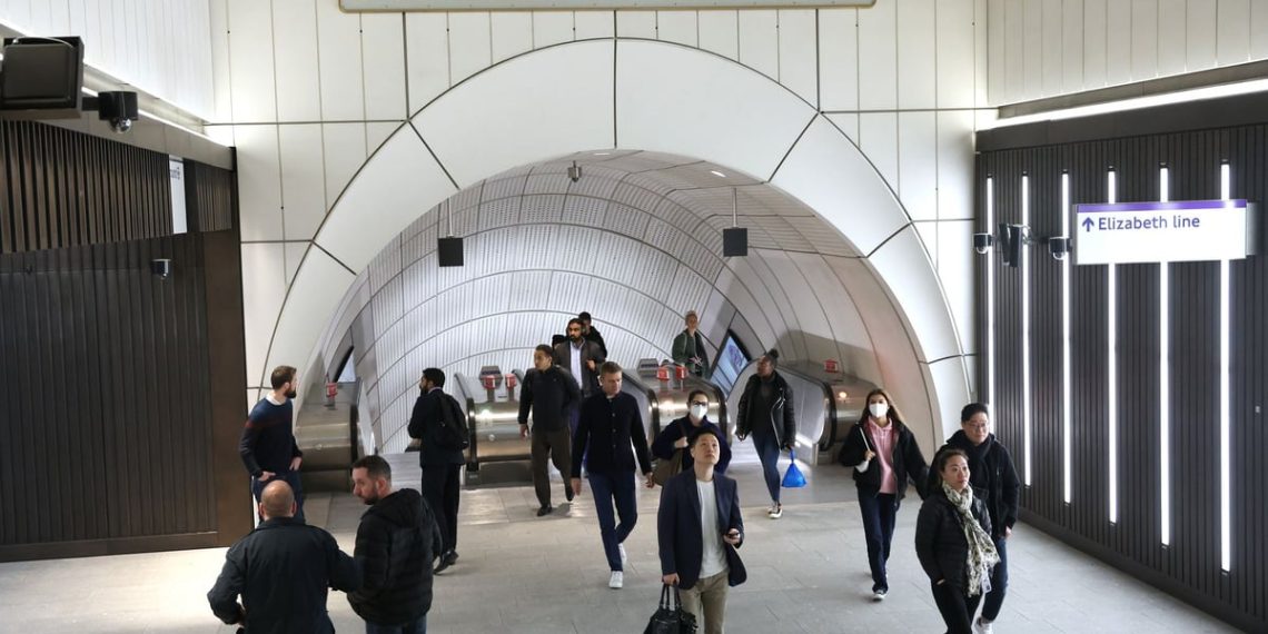 Tube and Elizabeth line chaos as suspensions hit TfL community throughout morning rush hour