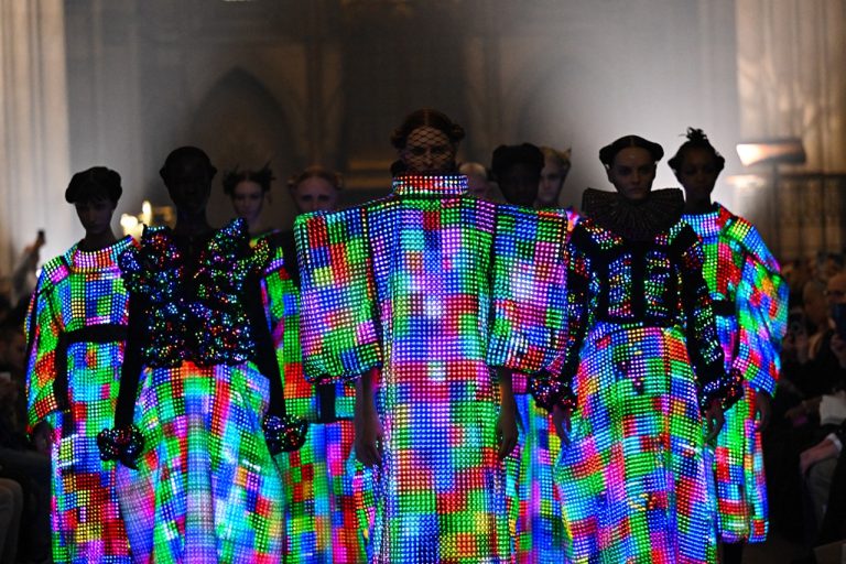 Pixelated style, pop-up lamps, + extra