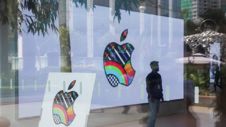 Apple interrupts IPhone Chosen, MacBook Airs after rear rear launches