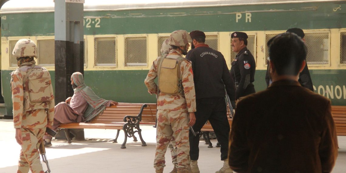 They kidnap a practice with 400 passengers and a hostage disaster has been launched in Pakistan