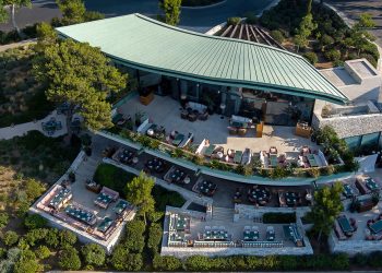 Oxidized oxidized roof tops Athens Athens Beefbar of Aeter that mimics the marine panorama